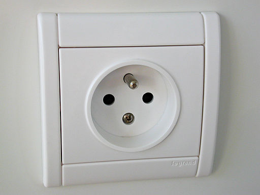 French-power-socket.jpg