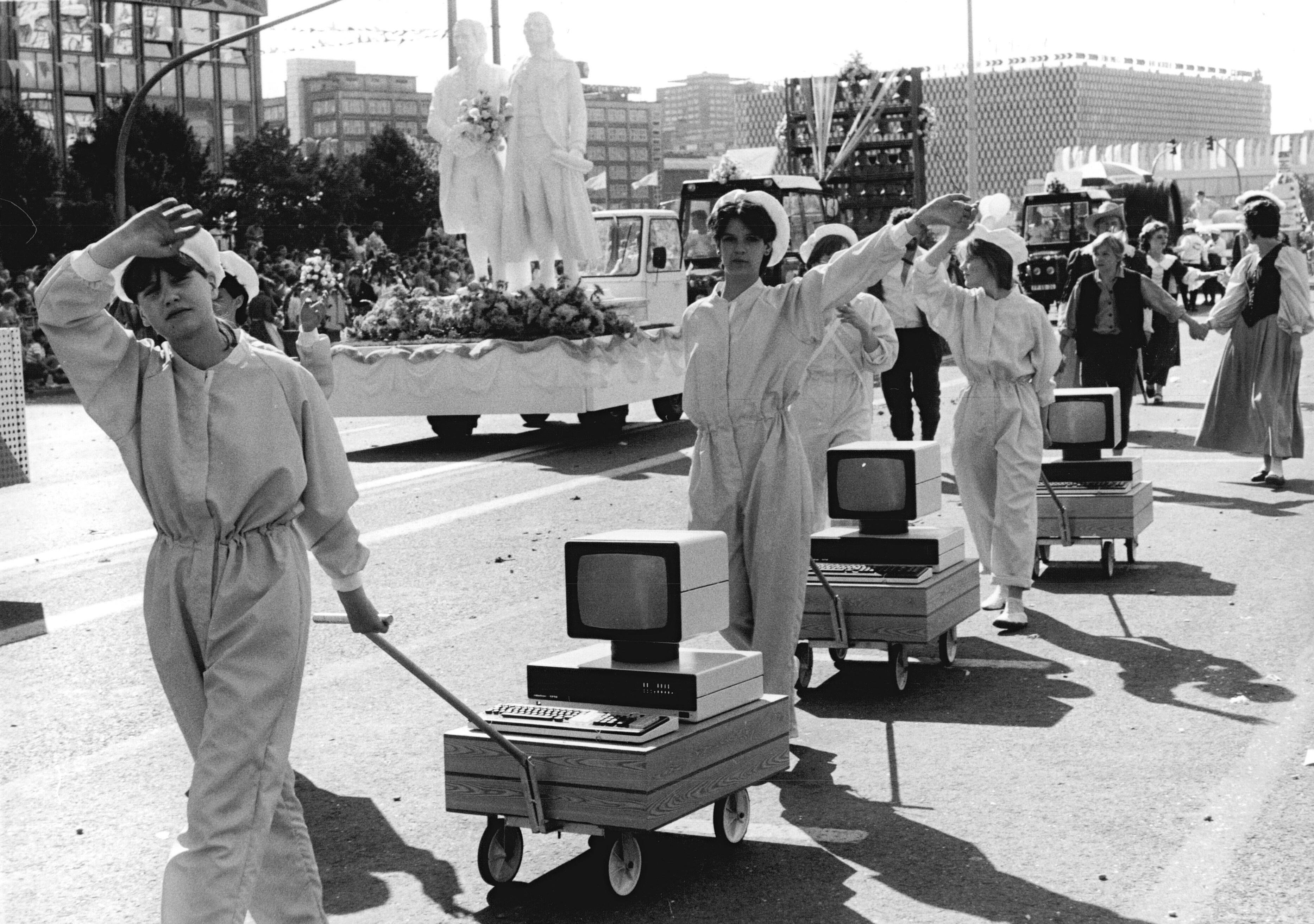 robotron-parade-berlin.jpg